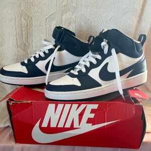 Nike High-Top Sneakers in Dark Blue and White boy’s youth